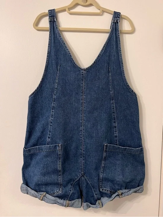 NEW WE THE FREE FREE PEOPLE HIGH ROLLER SHORTALL DENIM ROMPER ✨ - Picture 2 of 4